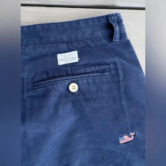 Vineyard Vines Men’s Flag Whale Navy Blue Club Shorts Size 34 Red White Blue USA - Picture 4 of 4